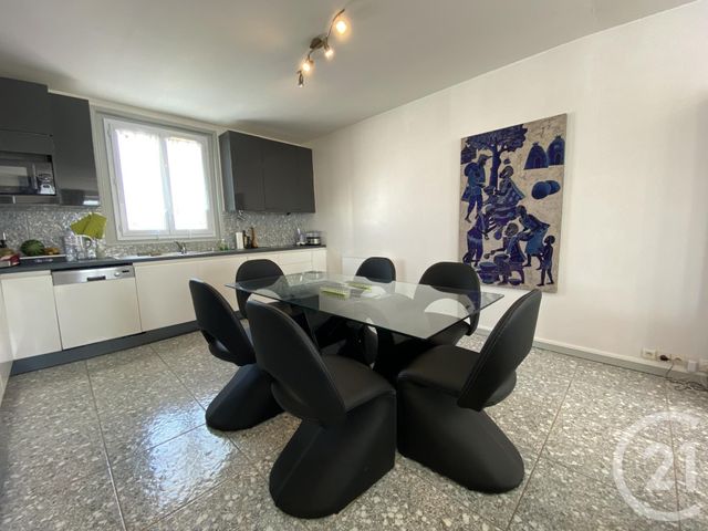 Afficher la photo en grand Appartement F4 à vendre - 4 pièces - 106.63 m2 - FOURAS - 17 - POITOU-CHARENTES - Century 21 Aunis Immo