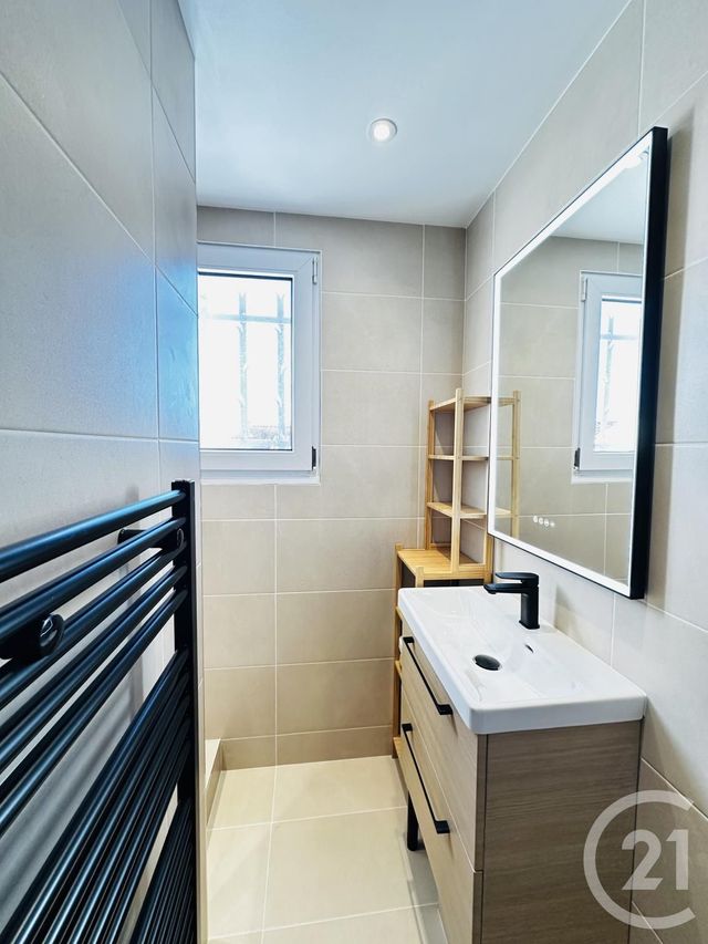 maison à louer - 5 pièces - 77.0 m2 - FOURAS - 17 - POITOU-CHARENTES - Century 21 Aunis Immo