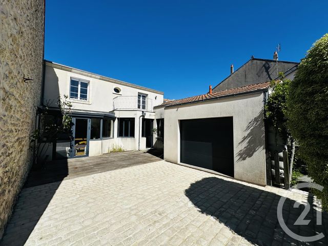 maison à louer - 6 pièces - 170.0 m2 - FOURAS - 17 - POITOU-CHARENTES - Century 21 Aunis Immo