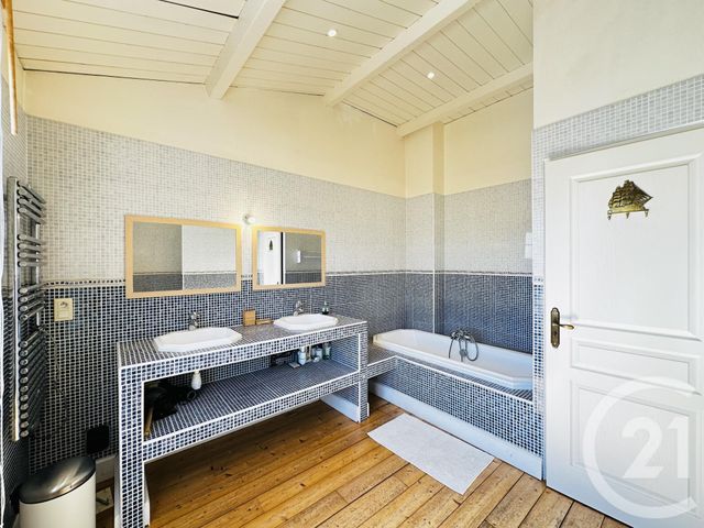 maison à louer - 6 pièces - 170.0 m2 - FOURAS - 17 - POITOU-CHARENTES - Century 21 Aunis Immo