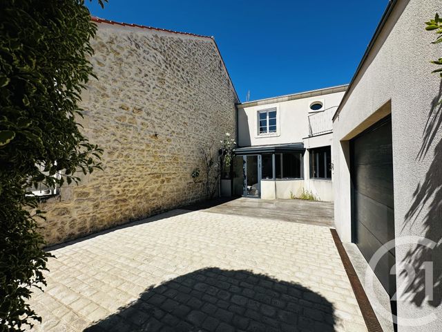 maison à louer - 6 pièces - 170.0 m2 - FOURAS - 17 - POITOU-CHARENTES - Century 21 Aunis Immo