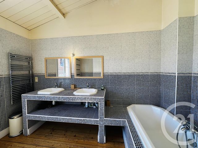 maison à louer - 6 pièces - 170.0 m2 - FOURAS - 17 - POITOU-CHARENTES - Century 21 Aunis Immo