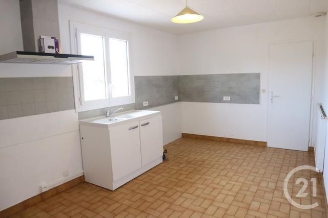 maison à louer - 5 pièces - 89.0 m2 - FOURAS - 17 - POITOU-CHARENTES - Century 21 Aunis Immo