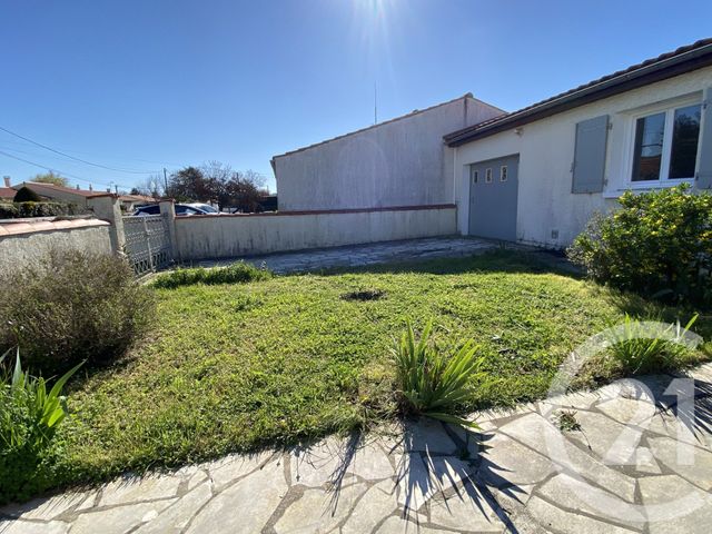 maison à louer - 5 pièces - 89.0 m2 - FOURAS - 17 - POITOU-CHARENTES - Century 21 Aunis Immo
