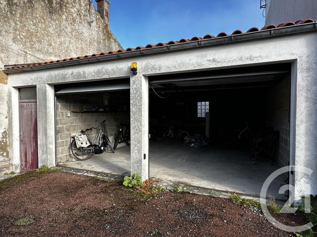 parking à louer - 37.0 m2 - FOURAS - 17 - POITOU-CHARENTES - Century 21 Aunis Immo