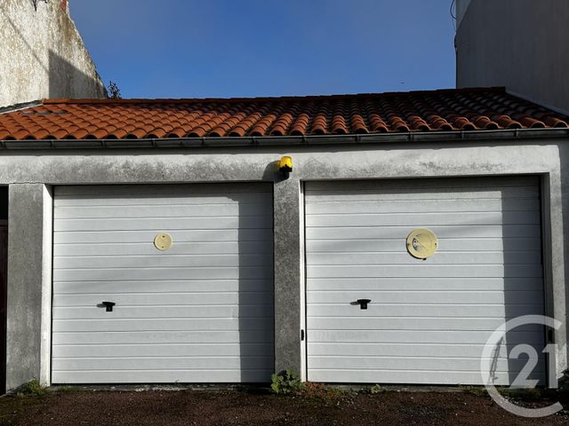 parking à louer - 37.0 m2 - FOURAS - 17 - POITOU-CHARENTES - Century 21 Aunis Immo