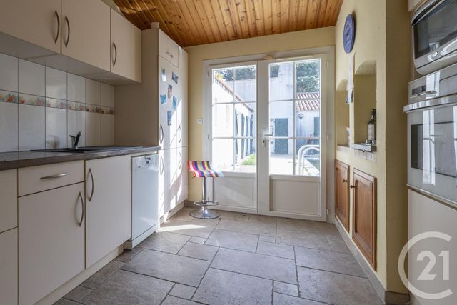 maison à vendre - 8 pièces - 265.9 m2 - FOURAS - 17 - POITOU-CHARENTES - Century 21 Aunis Immo