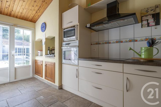 maison à vendre - 8 pièces - 265.9 m2 - FOURAS - 17 - POITOU-CHARENTES - Century 21 Aunis Immo