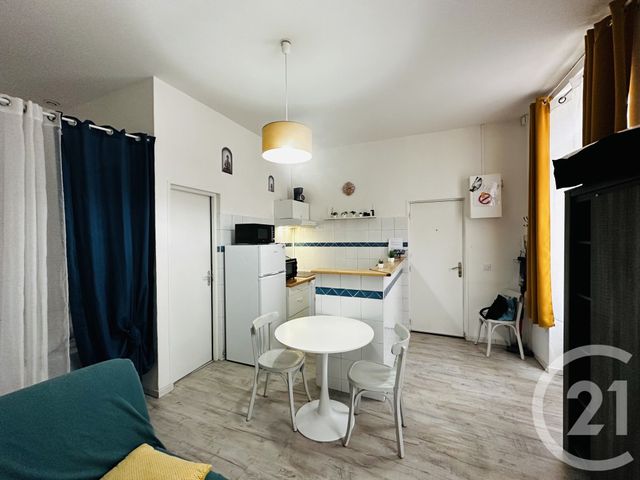 Appartement F1 à louer - 1 pièce - 25.0 m2 - ROCHEFORT - 17 - POITOU-CHARENTES - Century 21 Aunis Immo