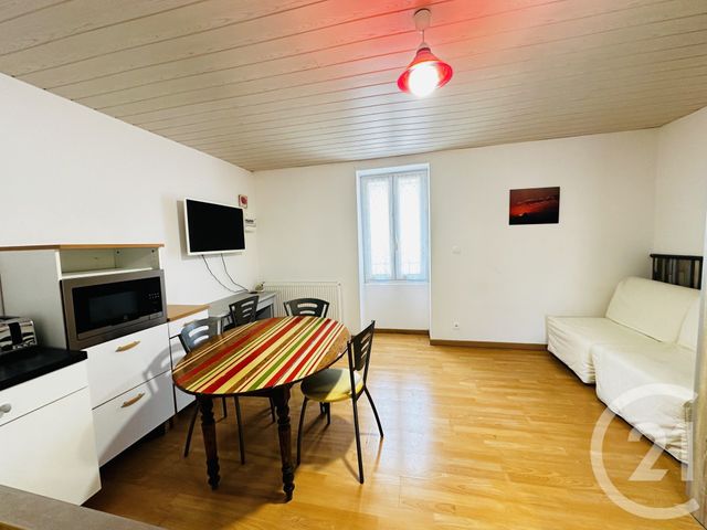 Appartement F1 à louer - 1 pièce - 24.0 m2 - TONNAY CHARENTE - 17 - POITOU-CHARENTES - Century 21 Aunis Immo