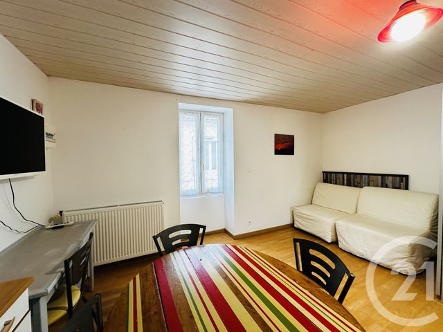 Appartement F1 à louer - 1 pièce - 24.0 m2 - TONNAY CHARENTE - 17 - POITOU-CHARENTES - Century 21 Aunis Immo