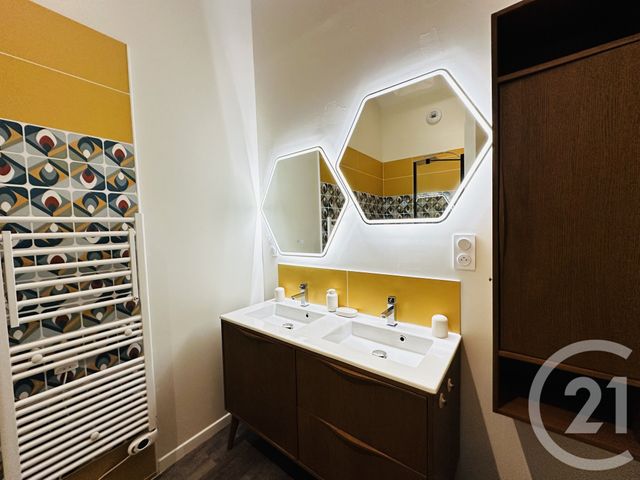 Appartement F3 à louer - 3 pièces - 56.0 m2 - ROCHEFORT - 17 - POITOU-CHARENTES - Century 21 Aunis Immo