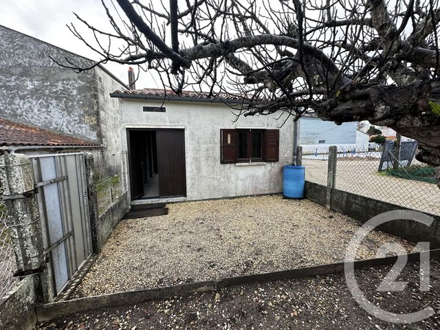 parking à louer - 86.0 m2 - FOURAS - 17 - POITOU-CHARENTES - Century 21 Aunis Immo