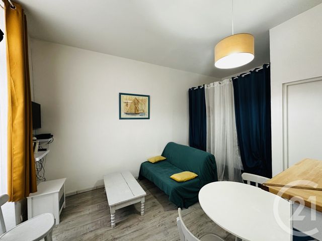 Appartement F1 à louer - 1 pièce - 25.0 m2 - ROCHEFORT - 17 - POITOU-CHARENTES - Century 21 Aunis Immo