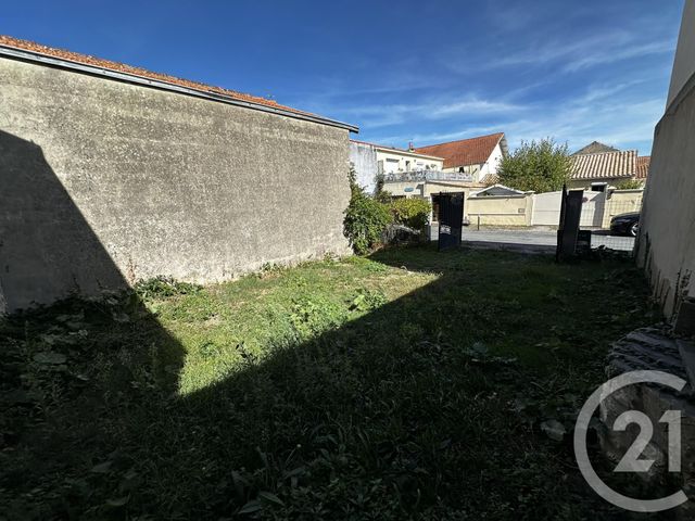 parking à louer - 62.0 m2 - FOURAS - 17 - POITOU-CHARENTES - Century 21 Aunis Immo