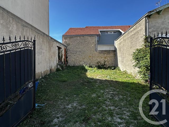 parking à louer - 62.0 m2 - FOURAS - 17 - POITOU-CHARENTES - Century 21 Aunis Immo